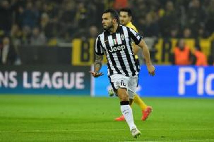 Striker Juventus, Carlos Tevez, seusai mencetak gol ke gawang Borussia Dortmund pada leg kedua 16 besar Liga Champions, di Signal Iduna Park, Rabu (18/3/2015). 