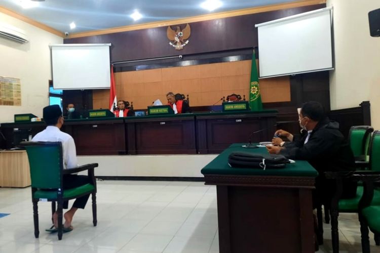 Sidang kasus aborsi dengan terdakwa mantan anggota Polres Pasuruan, Jawa Timur, Randy Bagus Hari Sasongko, digelar di Pengadilan Negeri Mojokerto, Jawa Timur, Selasa (12/4/2022).