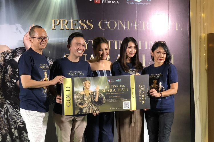 Ruben Onsu dan Ayu Ting Ting dalam jumpa pers gelaran Konser 10 Tahun Suara Hati Ayu Ting Ting di kawasan Cilandak, Jakarta Selatan, Rabu (27/11/2019).