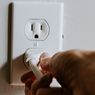 Mau Hemat Tagihan Listrik? Biasakan Cabut Colokan Peralatan Elektronik
