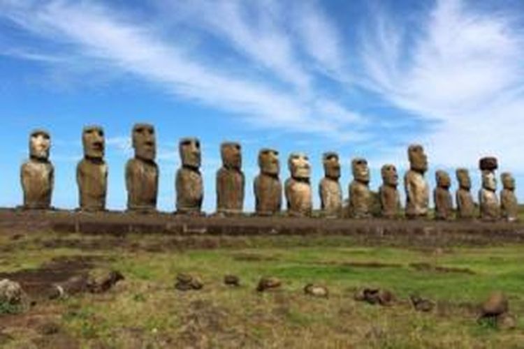 Patung-patung di Easter Island banyak yang rusak karena terpapar cuaca ekstrim