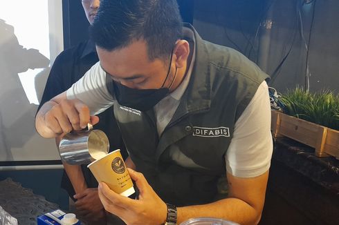 Belajar Membuat Kopi Latte Art bersama Barista Teman Tuli Difabis