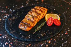Resep Steak Salmon Saus Rempah, Makan Malam Mewah ala Restoran