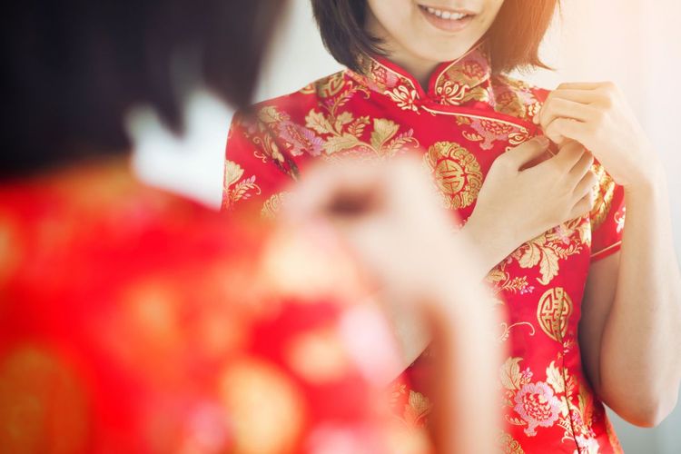 Tak Harus Warna Merah, Intip 6 Ide Outfit Imlek 2025