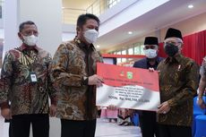 Wapres Ma'ruf Amin Serahkan BLT BBM di Palembang 