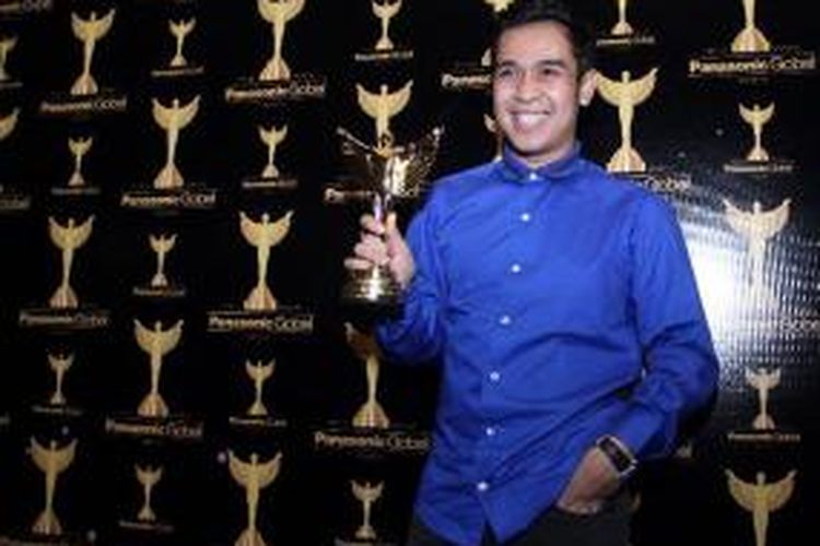 Pembawa acara dan artis komedi Olga Syahputra meraih penghargaan sebagai komedian terfavorit dalam Panasonic Gobel Awards 2013, di Jakarta Convention Center, Sabtu (30/3/2013). 