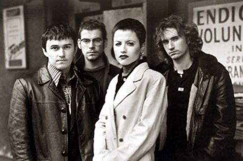 Lirik dan Chord Lagu Hollywood - The Cranberries