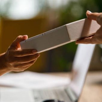 Ilustrasi gratifikasi.