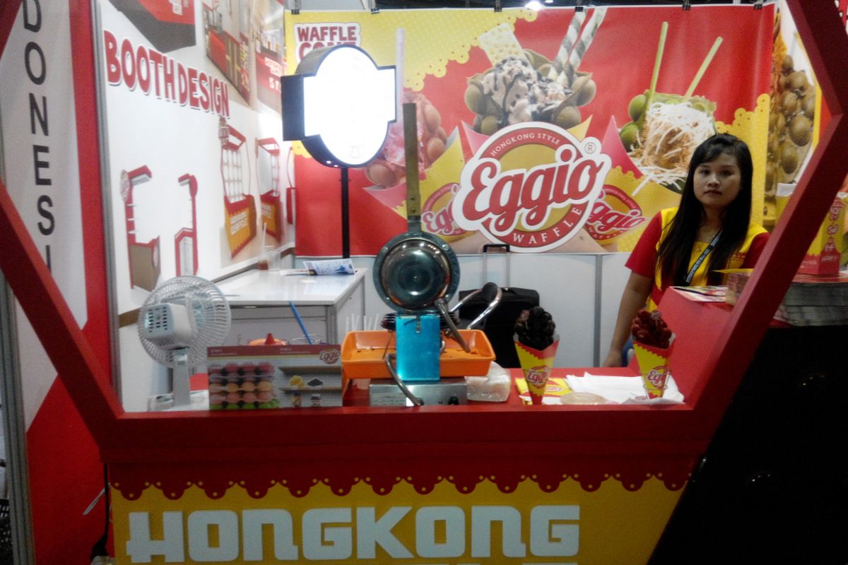 Booth Eggio Waffle Hong Kong dalam pameran waralaba di Jakarta Convention Center.