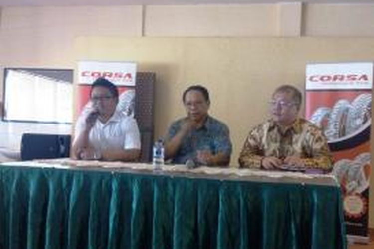 Komisaris Utama Bali United Pusam, Harbiansyah Hanafiah, dan CEO Bali United, Yabes Tanuri, saat memberikan keterangan pers mengenai perubahan nama klub dan perpindahan markas. 