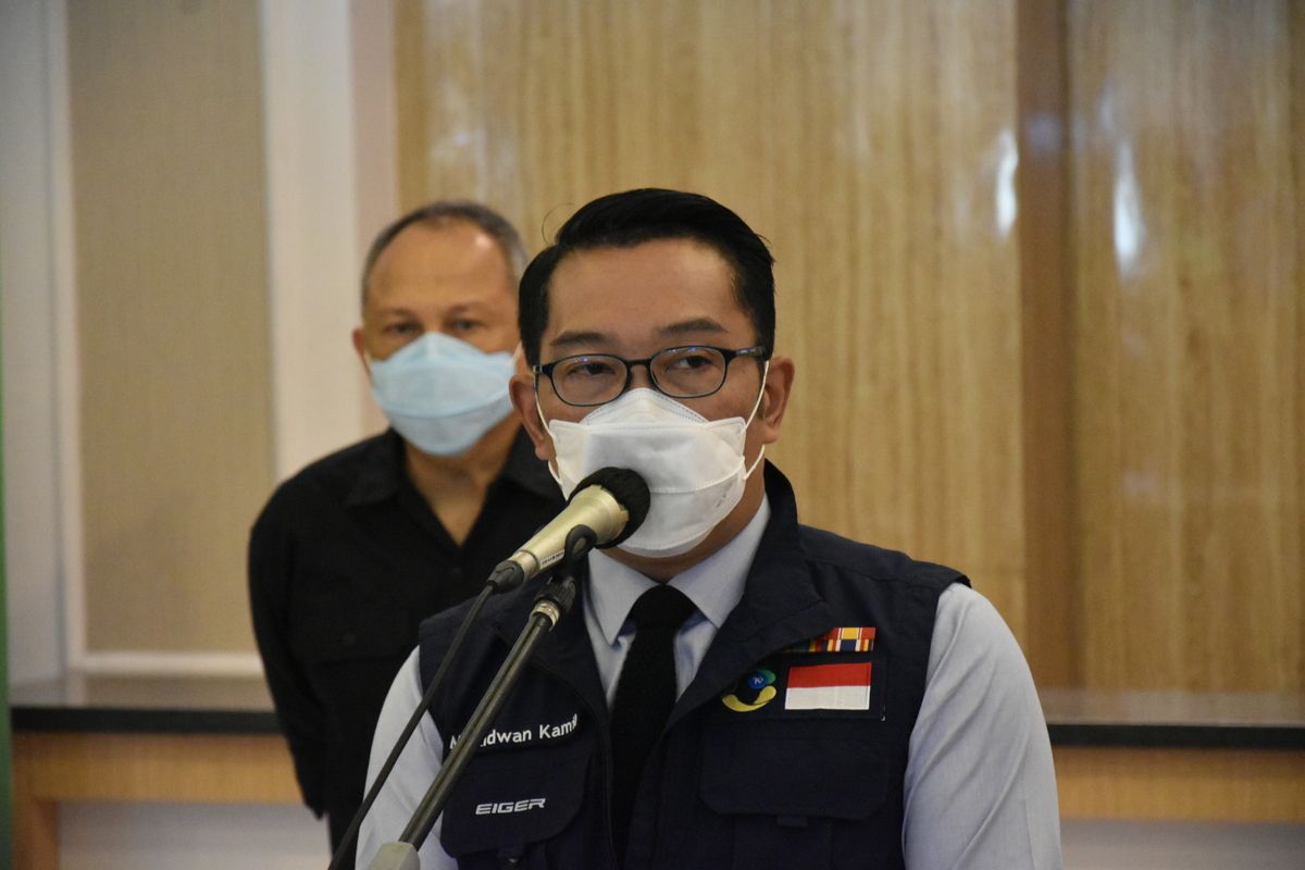 Usai Rapat Koordinasi di Mapolda Jabar, Senin (12/10/2020), di Mapolda Jabar, Kota Bandung, Gubernur Jawa Barat Ridwan Kamil menyebut untuk pertama kalinya zona merah di jabar hanya tiga daerah, yakni Kabupaten Karawang, Kabupaten Bekasi dan Kuningan, sementara Jabodetabek membaik dan tidak ada zona merah.