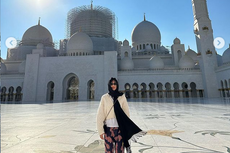Jennie BLACKPINK Foto di Masjid Agung Sheikh Zayed, Umay Shahab hingga Tiara Andiri Beri Komentar