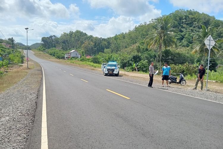 Lokasi kecelakaan sepeda motor dan dua pejalan kaki di Jalur jalan lintas selatan (JJLS) Girisubo, Gunungkidul, Minggu (8/6/2025)