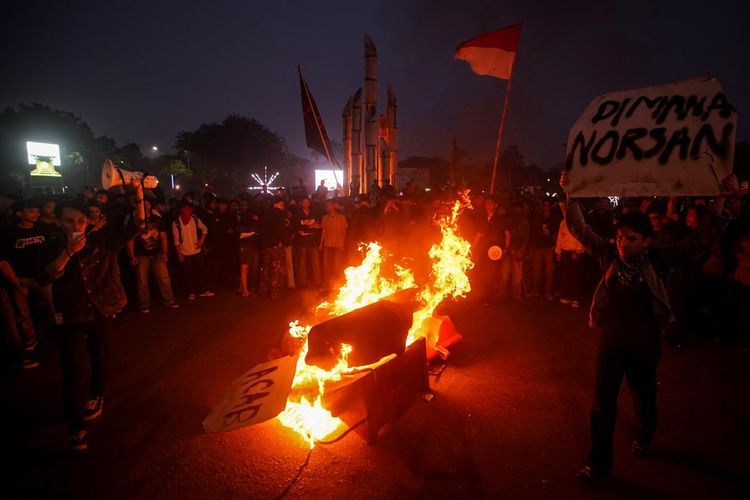 Demo Karhutla di Pontianak Ricuh hingga Malam, Mahasiswa Klaim 7 Orang Dipukul Orang Tak Dikenal