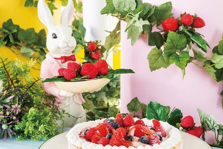 Hilton Tokyo Bay, salah satu hotel resmi Tokyo Disney Resort® menyelenggarakan acara dessert buffet bertema ladang stroberi (strawberry field) di restoran Lounge O mulai 13 Januari hingga 1 Juli 2018.