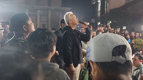 Hendak Menginap di Rumah Warga, Ganjar Disambut Meriah Warga Dukuh Seger Banjarnegara