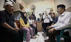 Belasungkawa untuk Affan, Gus Ipul Serahkan Santunan dan Tawarkan Program Pemberdayaan