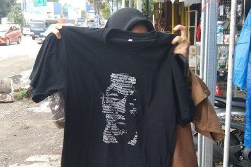 Detik-detik Jokowi Lempar Kaus Bergambar Dirinya Sebelum Masuk ke Depo KA Maros
