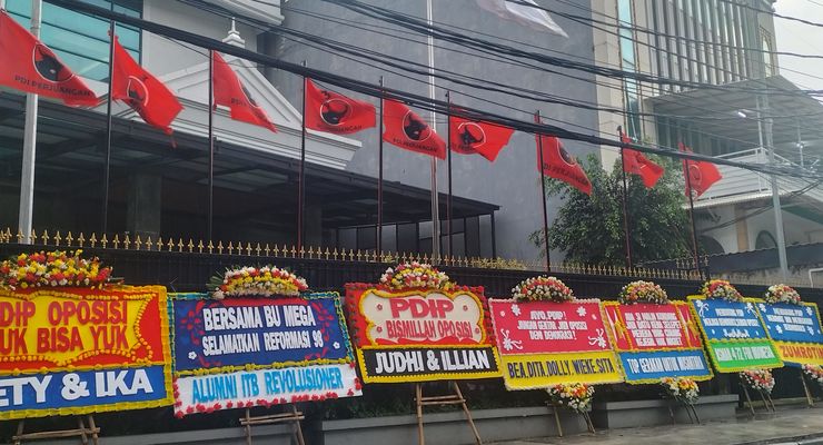 Kantor PDI-P Banjir Karangan Bunga Berisi Dukungan Gulirkan Hak Angket