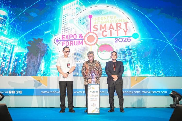 Deputi PSLB3 KLH/BPLH Ade Palguna membuka Indo Waste & Recycling 2025 Expo & Forum di JIExpo Kemayoran, Jakarta, Rabu (13/8/2025).