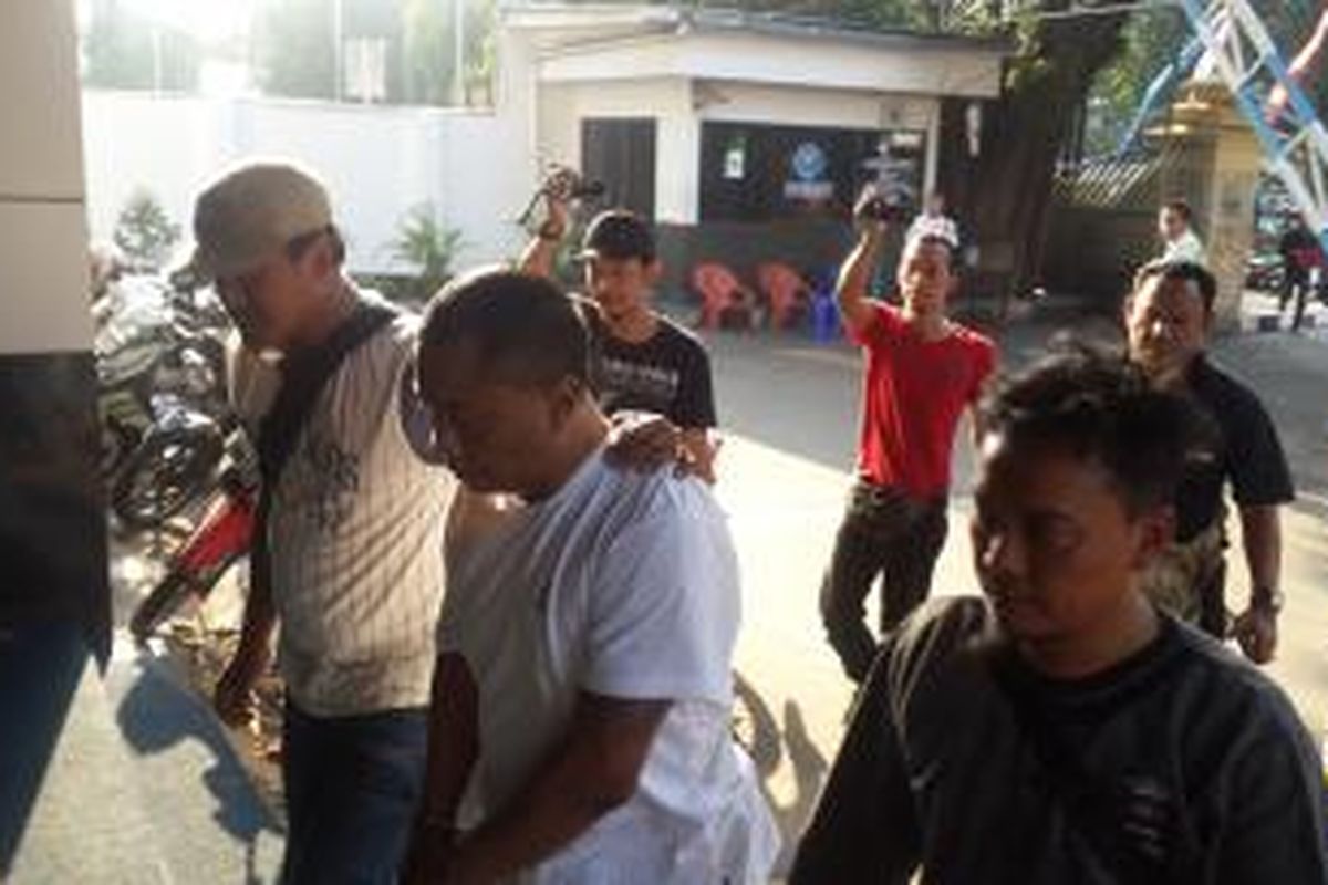 Tersangka MO (50) yang ditangkap Badan Narkotika Nasional (BNN) di Lapas Tanjung Gusta, Medan, Sumatera Utara, Sabtu (20/6/2015).