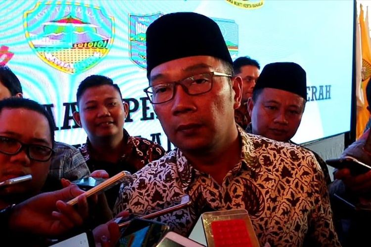 Ridwan Kamil menyampaikan soal rencana pembangunan di wilayah Pantura usai Kopdar triwulan ke II di Kuningan, Jawa Barat, Kamis (11/7/2018). Emil menyebut Pantura masa depan Jawa Barat.