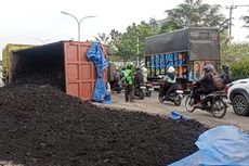 Hindari Orang Menyeberang, Truk Batu Bara Terguling di Pekanbaru
