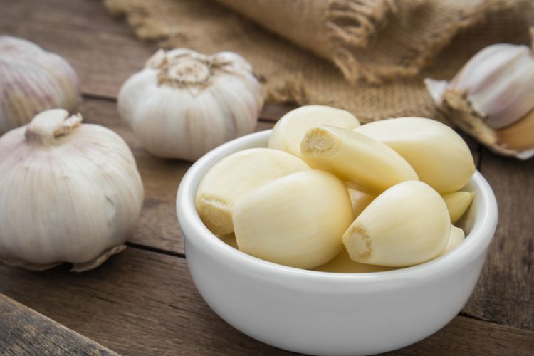 Manfaat bawang putih untuk menurunkan kolesterol tinggi. 