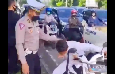 Video Viral Siswa SMP di Sidoarjo Maki Polisi Ditegur Tak Pakai ...