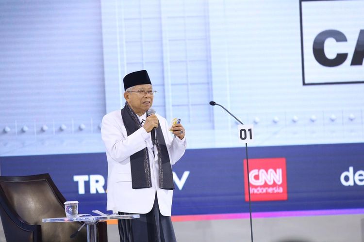 Calon wakil presiden nomor urut 01 Maruf Amin berbicara dalam debat ketiga Pilpres 2019 di Hotel Sultan, Jakarta, Minggu (17/3/2019) malam. Peserta debat ketiga kali ini adalah cawapres masing-masing paslon dengan tema yang diangkat adalah pendidikan, kesehatan, ketenagakerjaan, sosial, dan budaya.