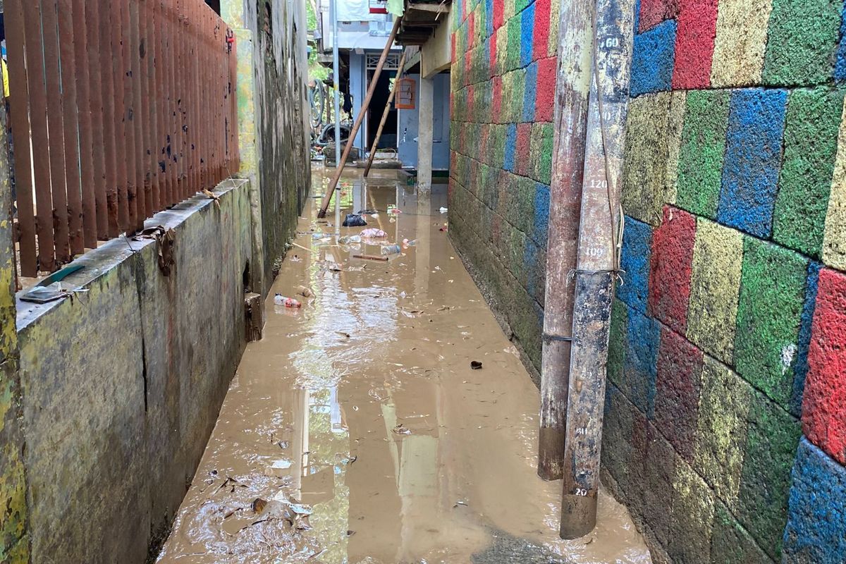 Banjir Masih Genangi Bidara Cina Jakarta Timur, Ketinggian Air Capai 70 Cm