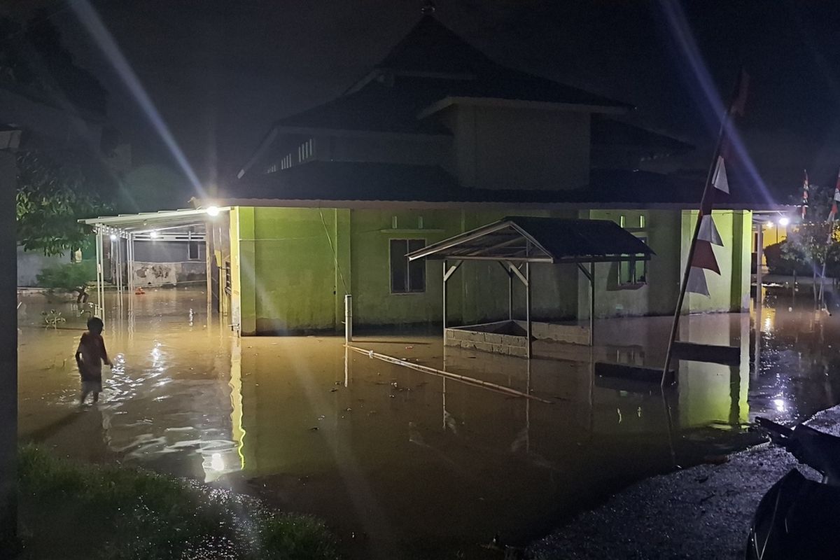 Banjir Kiriman Genangi Permukiman di Bengkulu, Warga: Bakal Begadang Ini...