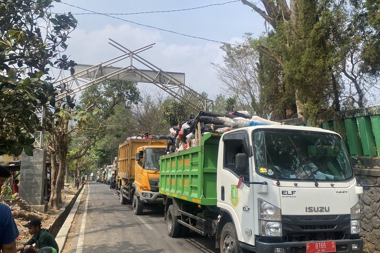 Warga Segel TPA Cikundul Sukabumi, 7 Truk Sampah Tak Bisa Masuk