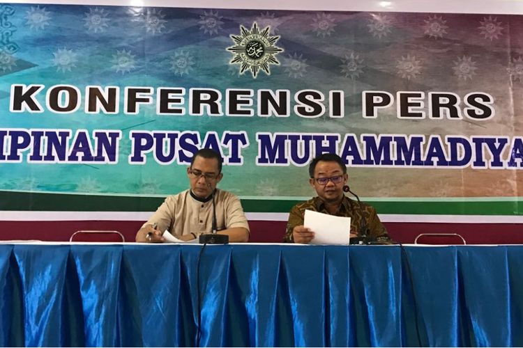 Sekretaria Umum PP Muhammadiyah Abdul Muti (kanan), Selasa (17/4/2018), saat konferensi pers respons Muhammadiyah terhadap serangan AS, Inggris dan Perancis terhadap Suriah. 