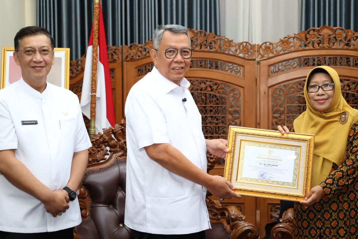 Pemkot Tangsel serahkan penghargaan kemanusiaan kepada Pemda Tegal