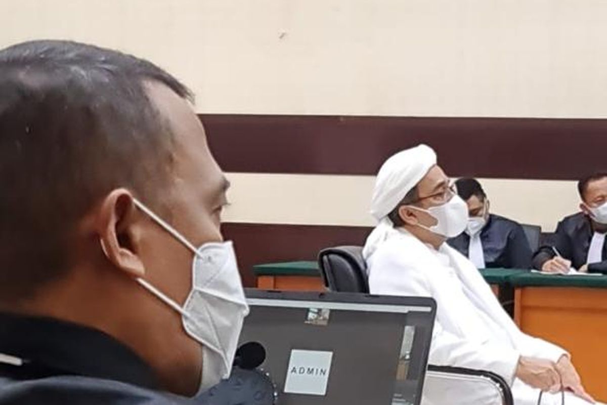 Majelis hakim membacakan putusan sela dalam sidang Rizieq Shihab di Pengadilan Negeri Jakarta Timur, Selasa (6/4/2021).