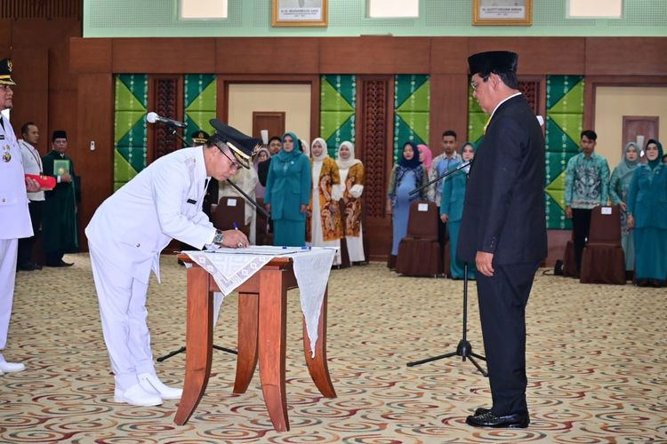 Kepala Dinas Pariwisata Provinsi Kalsel M Syarifuddin dilantik sebagai Pj Bupati Tapin, Rabu (20/9/2023).
