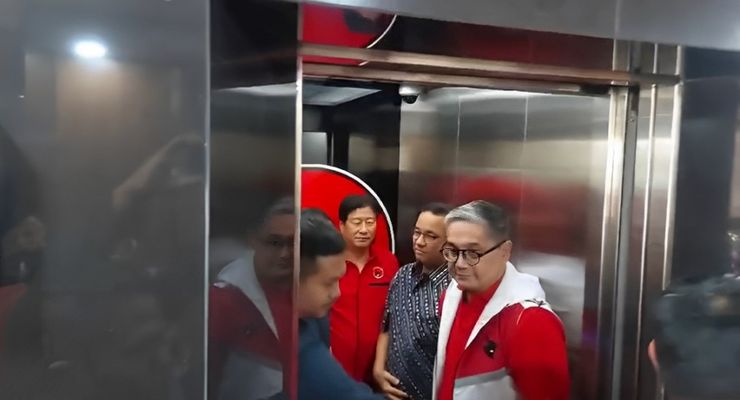 Ditanya Tujuan Datang ke Kantor PDI-P Jakarta, Anies: Ngobrol Ngobrol...