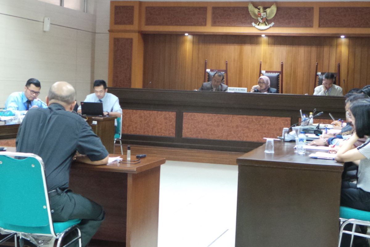 Sidang dugaan praktik monopoli antara PT Tirta Investama (Aqua) dan PT Balina Agung Perkasa (BAP) dengan PT Tirta Fresindo Jaya (Le Minerale), di kantor KPPU, Jakarta Pusat, Selasa (18/7/2017).