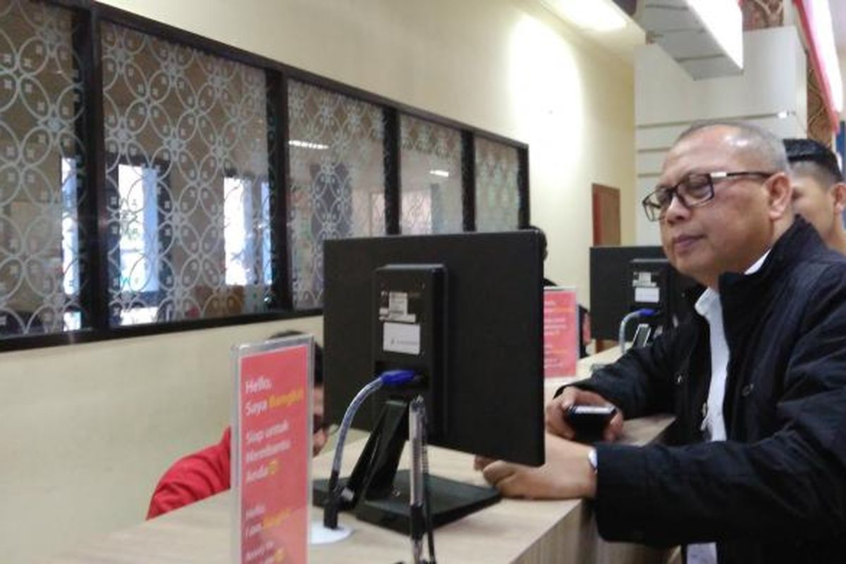 Direktur Jenderal (Dirjen) Perhubungan Darat, Kementerian Perhubungan, Pudji Hartanto melakukan inspeksi mendadak (sidak) dan mencoba penerapan tiket elektronik atau e-ticketing di Terminal Tirtonadi Solo, Jawa Tengah, Kamis (2/2/2017).