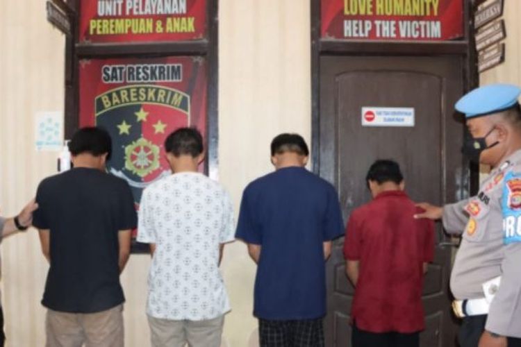 Sebanyak empat tahanan Polsek Pulau Panggung yang sempat melarikan diri sudah ditangkap aparat kepolisian.