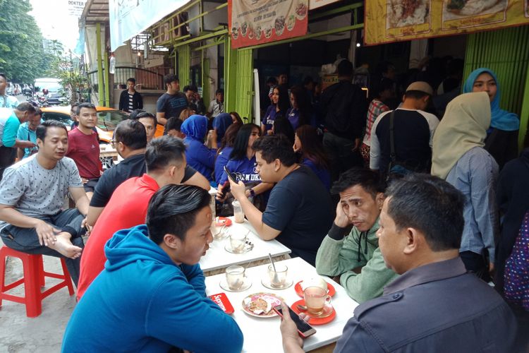 Suasana di Kopi Johny, Sabtu (17/2/2018) pagi. Kedai kopi yang terletakdi kawasan Kelapa Gading, Jakarta ini belakangan banyak diperbincangkan setelah kerap disinggung oleh pengacara Hotman Paris di akun Instagramnya.
