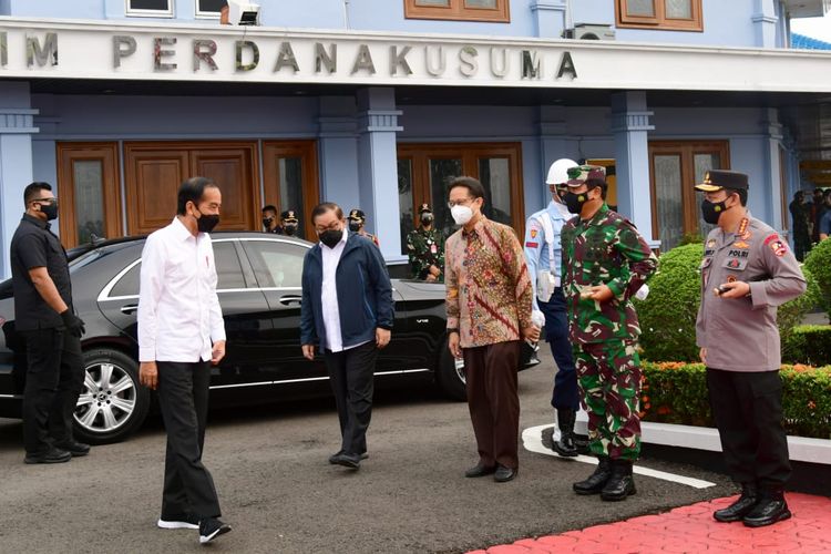 Tinjau Lokasi Pembangunan Jalan Tol, Jokowi Harap Jalan Tol Pekanbaru - Bangkinan Tingkatkan Daya Saing Produk Lokal