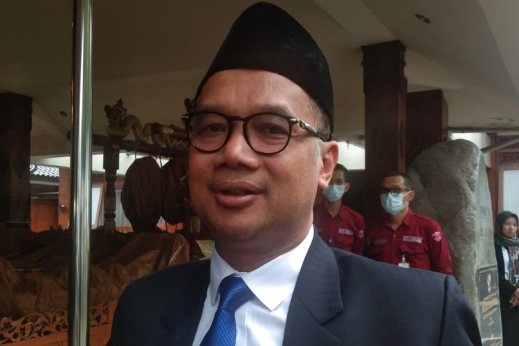 Walikota Magelang, Muchamad Nur Aziz saat memberikan keterangan, Selasa (20/2/2024).
