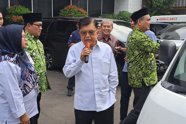 Wakil Presiden (Wapres) ke-10 dan 12 Jusuf Kalla (JK) saat ditemui di Markas PMI Pusat, Jakarta, Senin (14/8/2023). 