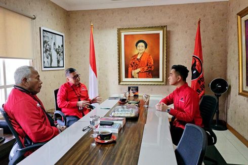 Gibran Pakai Seragam Merah PDI-P Penuhi Panggilan DPP, Ditunggu Hasto dan Komarudin Watubun