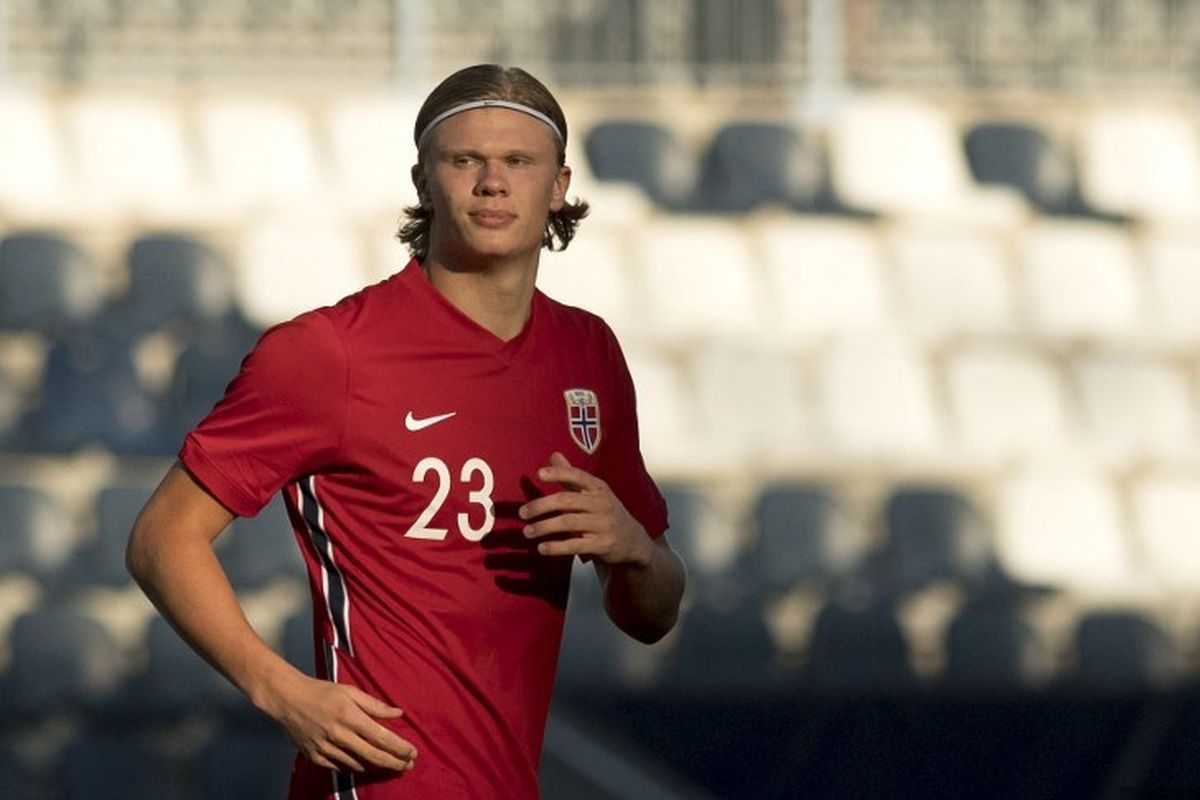 Pemain baru Manchester City, Erling Braut Haaland, saat tampil membela Norwegia melawan Yunani dalam laga persahabatan yang digelar di Stadion La Rosaleda, Malaga, 6 Juni 2021.
