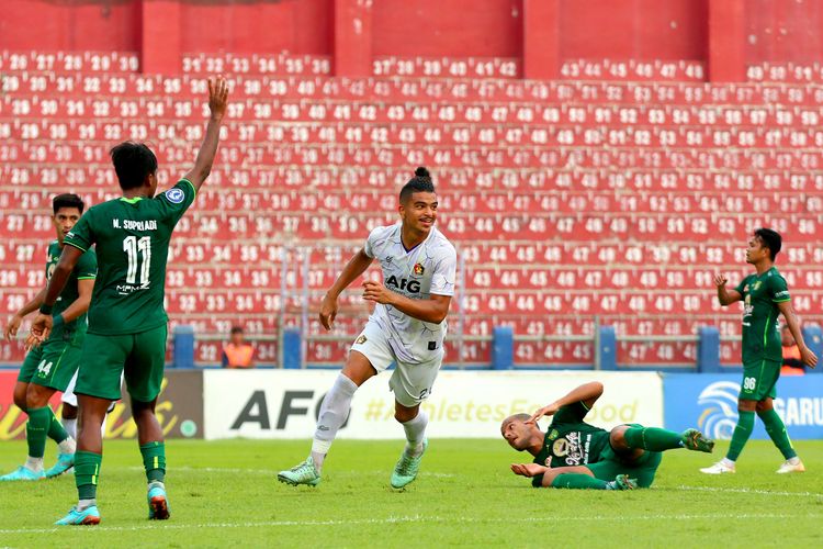 Pemain Persik Kediri Anderson Nascimento saat pertandingan pekan ke-31 Liga 1 2022-2023 melawan Persebaya Surabaya yang berakhir dengan skor 1-0 di Stadion Brawijaya Kediri, Sabtu (18/3/2023) sore.