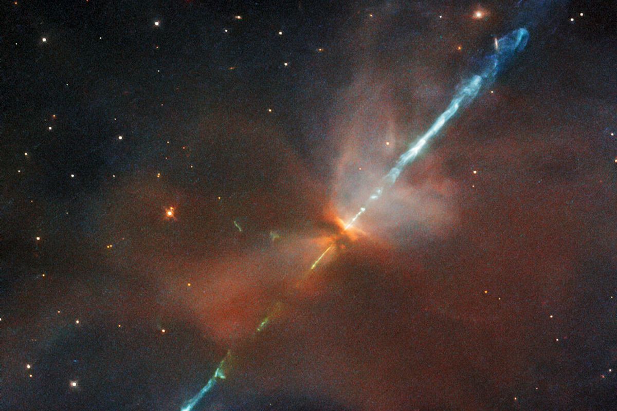 Gambar objek luar angkasa langka, Herbig-Haro, yang ditangkap teleskop Hubble. Objek ini menampilkan sebuah fenomena langka dari kelahiran bintang baru di alam semesta. 