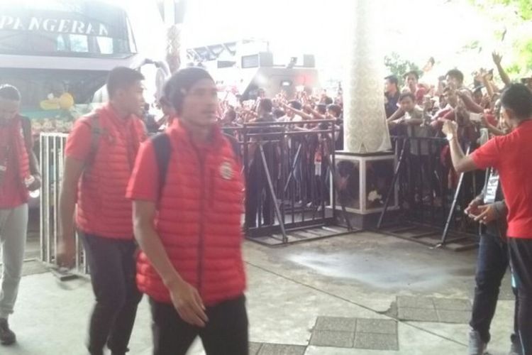 Skuad Persija tiba di Stadion Manahan, Solo untuk berlaga dalam leg kedua babak Semifinal Piala Presiden 2018 melawam PSMS Medan, Senin (12/2/2018).